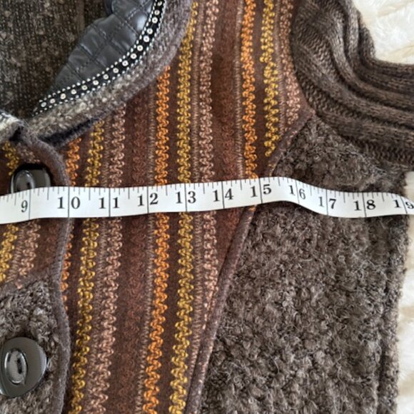 Standout Sweater! Cardigan Size Large Browns and Golds Rhinestone, Faux Leather - Picture 8 of 10